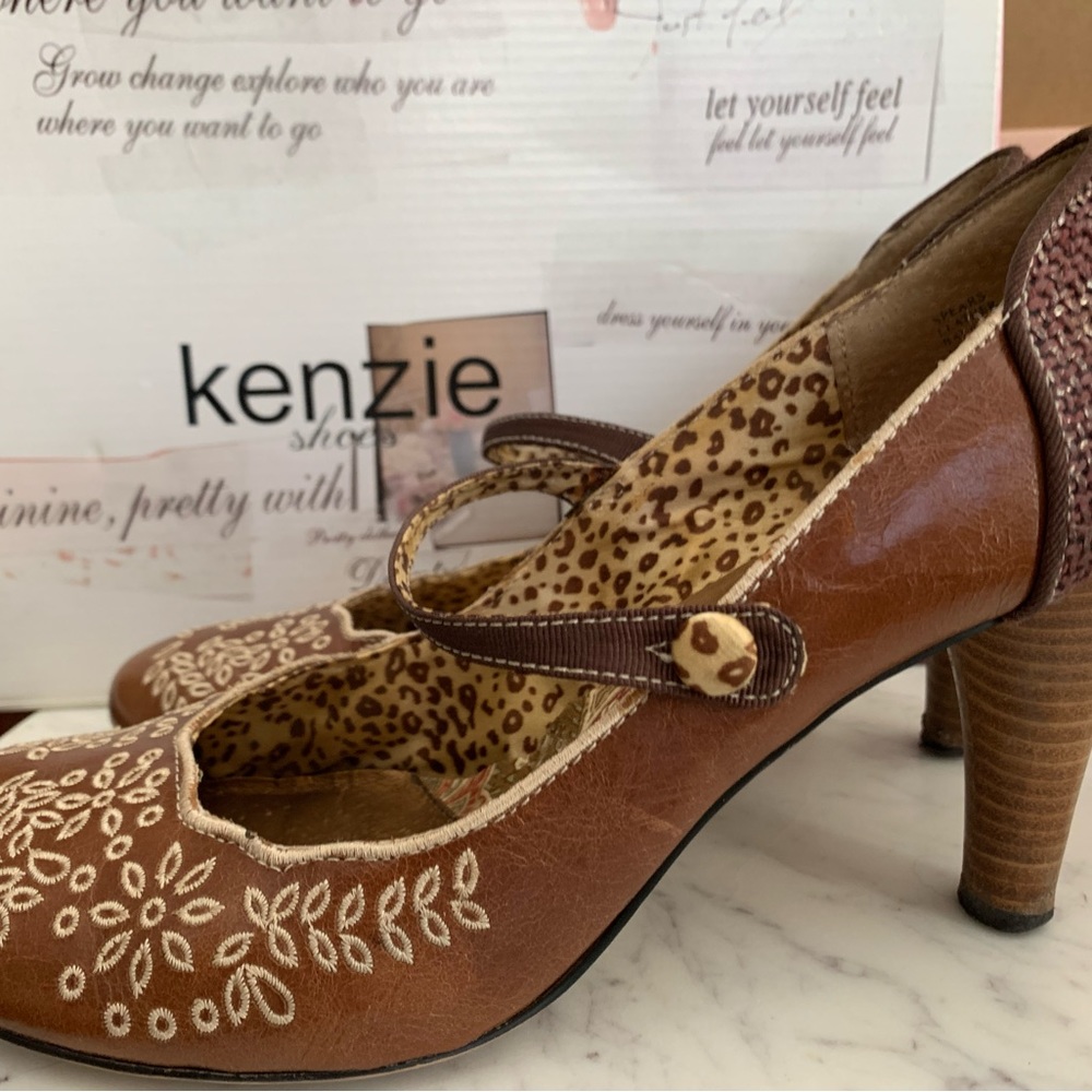 Kenzie vintage heels with mixed materials and textures!